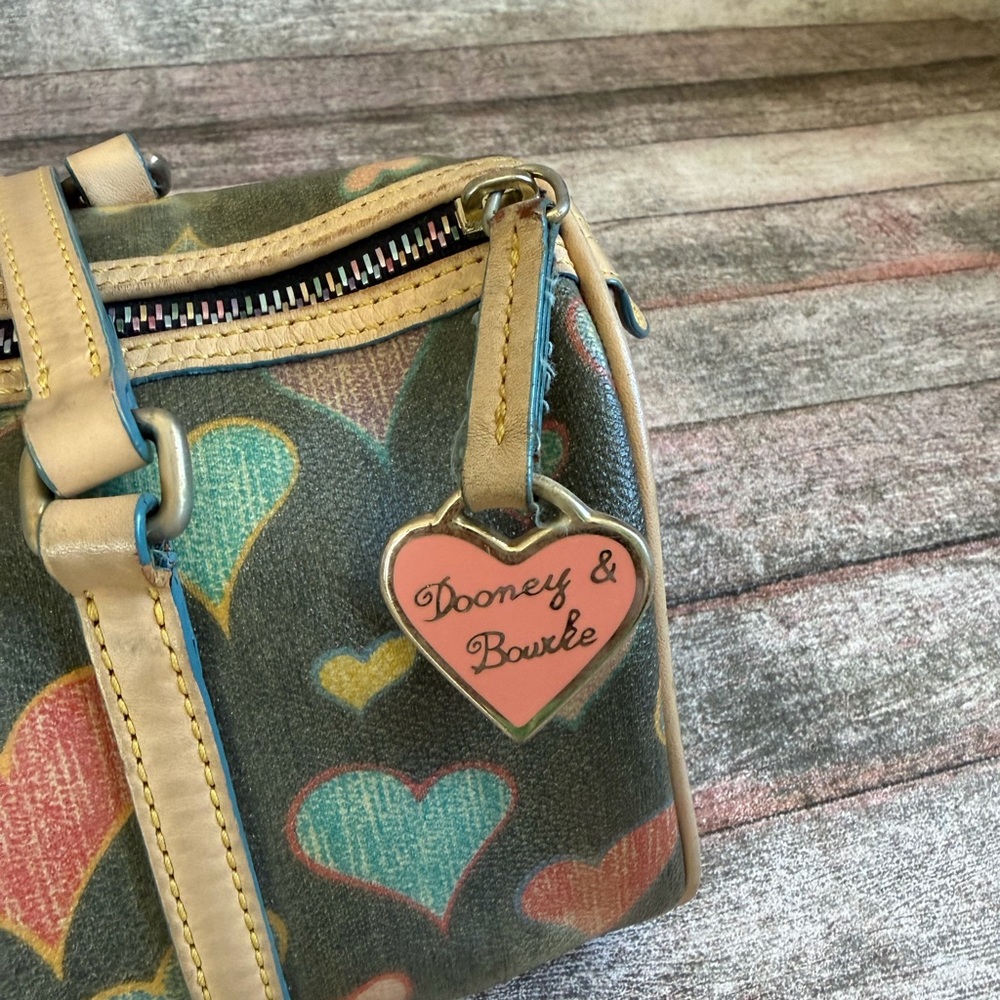 Dooney & Bourke Y2K Heart Print Barrel Bag - Picture 2 of 9
